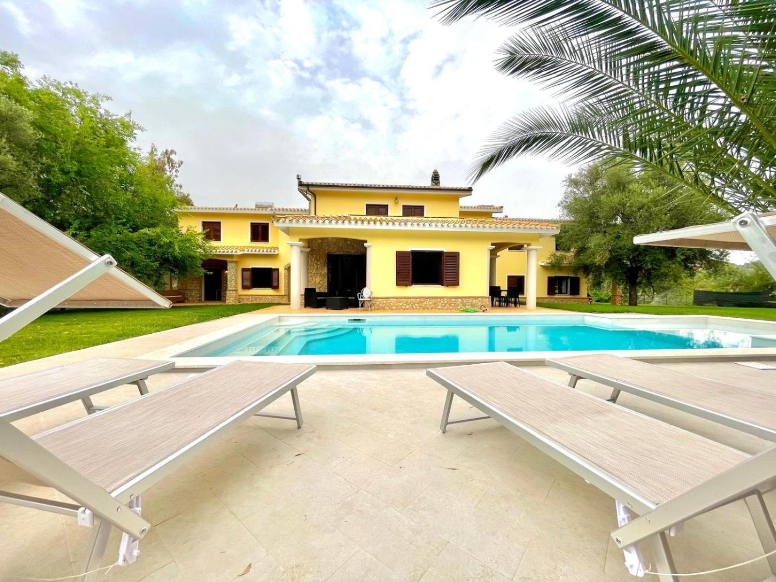 Villa With Pool Cardedu Exterior photo